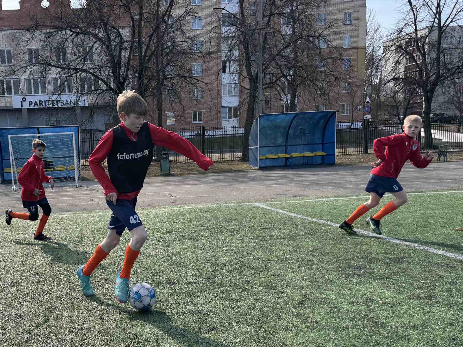 ДЕНЬ ЗА ДНЕМ: ЛЕТНИМ ЗНОЕМ ВДРУГ СТАНЕТ СТУЖА, ТЫ ПОЙМЕШЬ, ЧТО ФУТБОЛУ НУЖЕН...