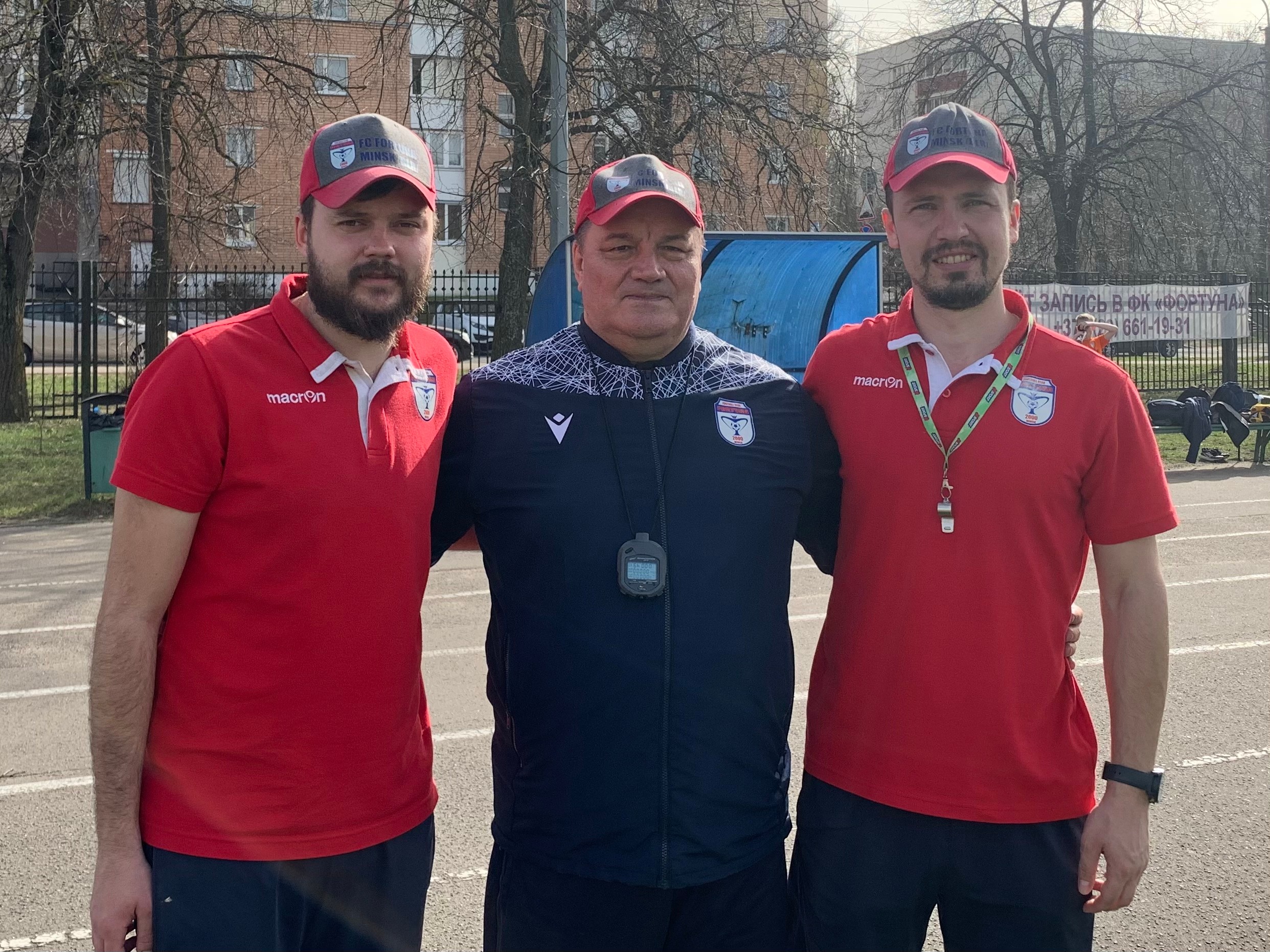 ДЕНЬ ЗА ДНЕМ: ПЧЕЛЫ НЕ ТЕРЯЮТ ВРЕМЕНИ НА  ОБЪЯСНЕНИЯ МУХАМ ТОГО, ЧТО МЕД ЛУЧШЕ НАВОЗА...